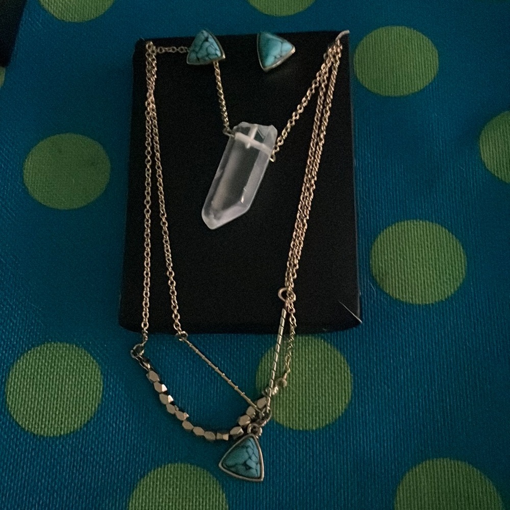 Avon quartz amulet layered necklace & earring set.